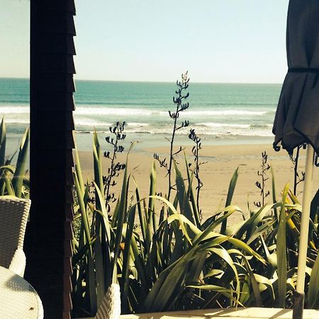 Chester Cottage Beachfront Oakura Bagian luar foto