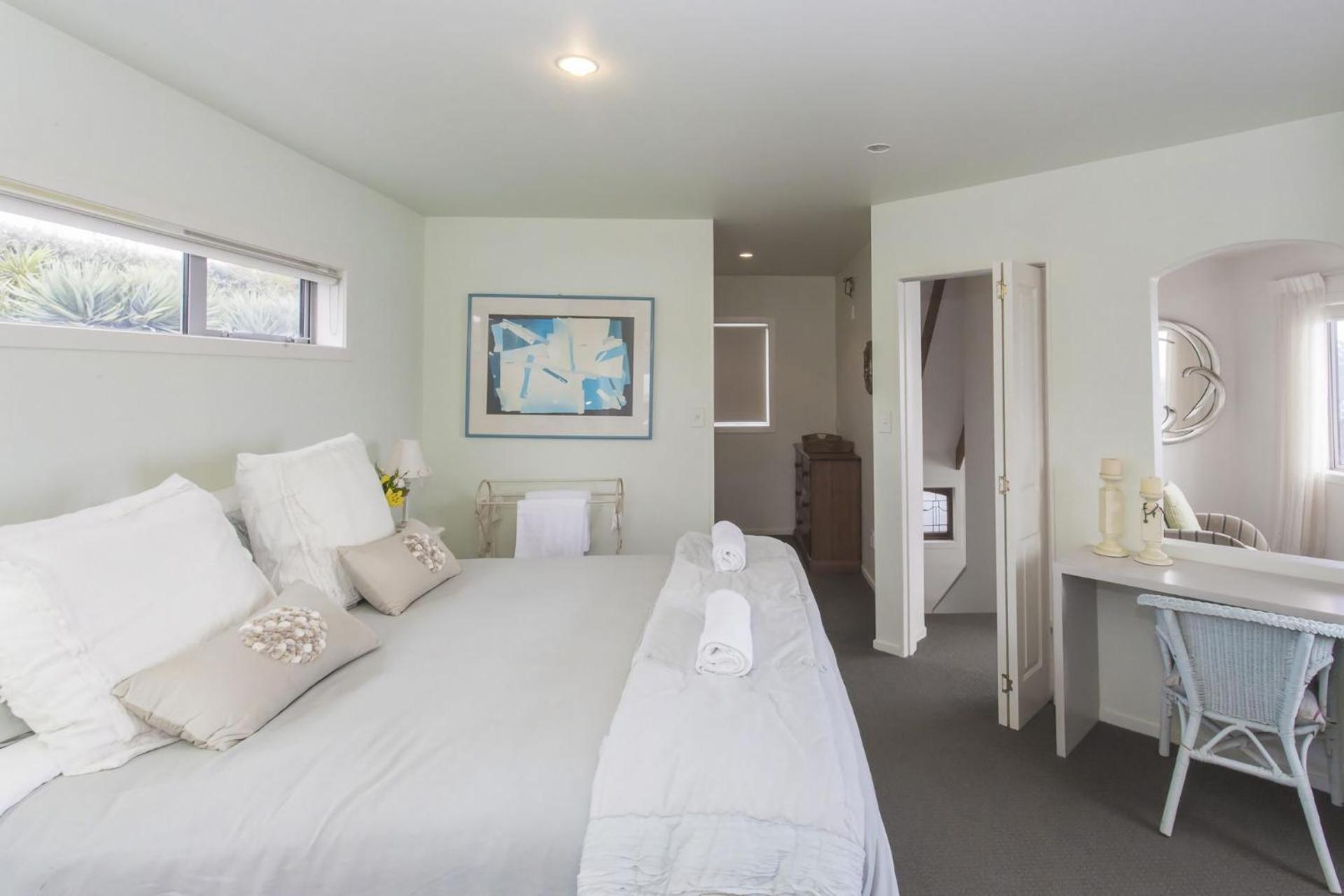 Chester Cottage Beachfront Oakura Bagian luar foto