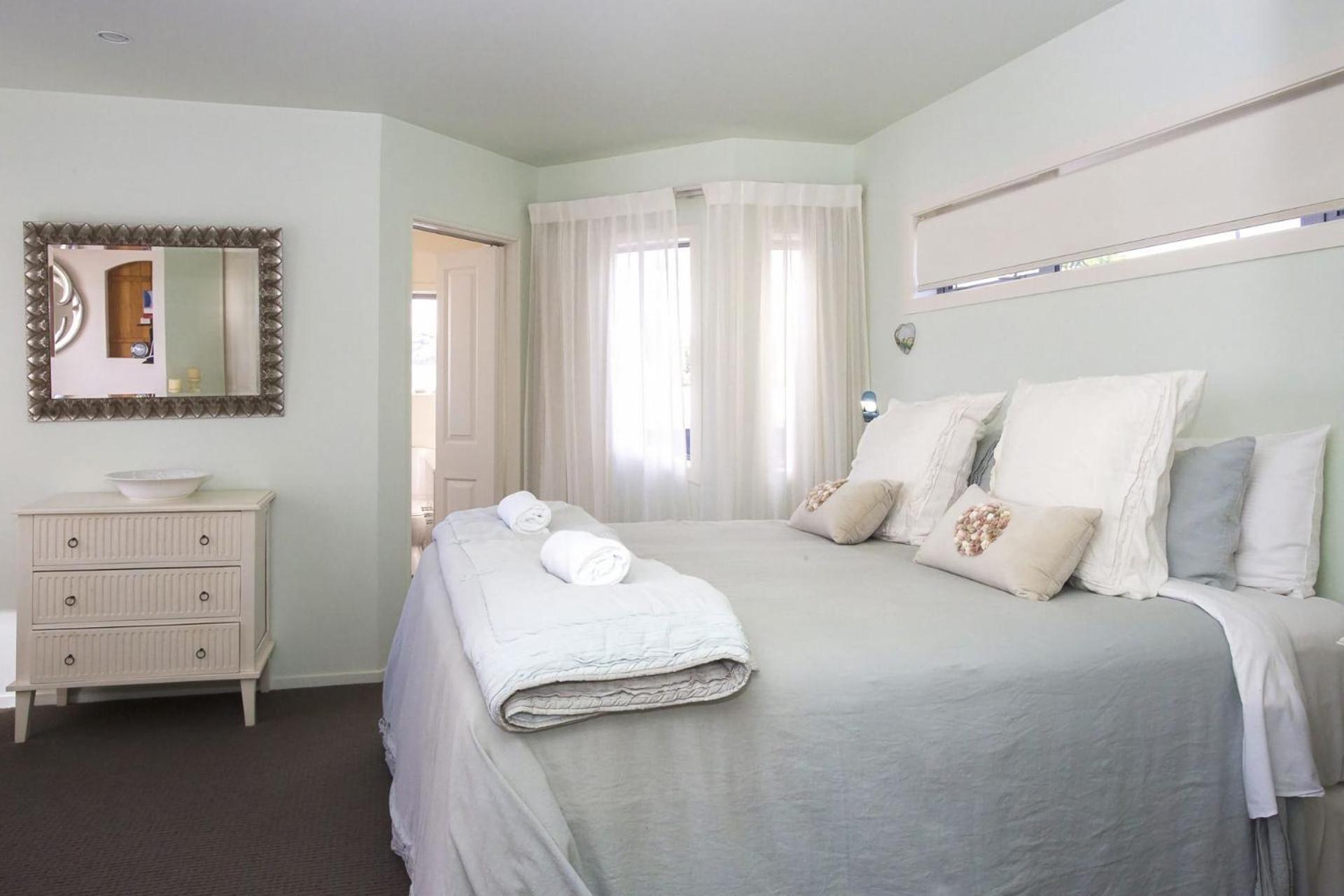 Chester Cottage Beachfront Oakura Bagian luar foto