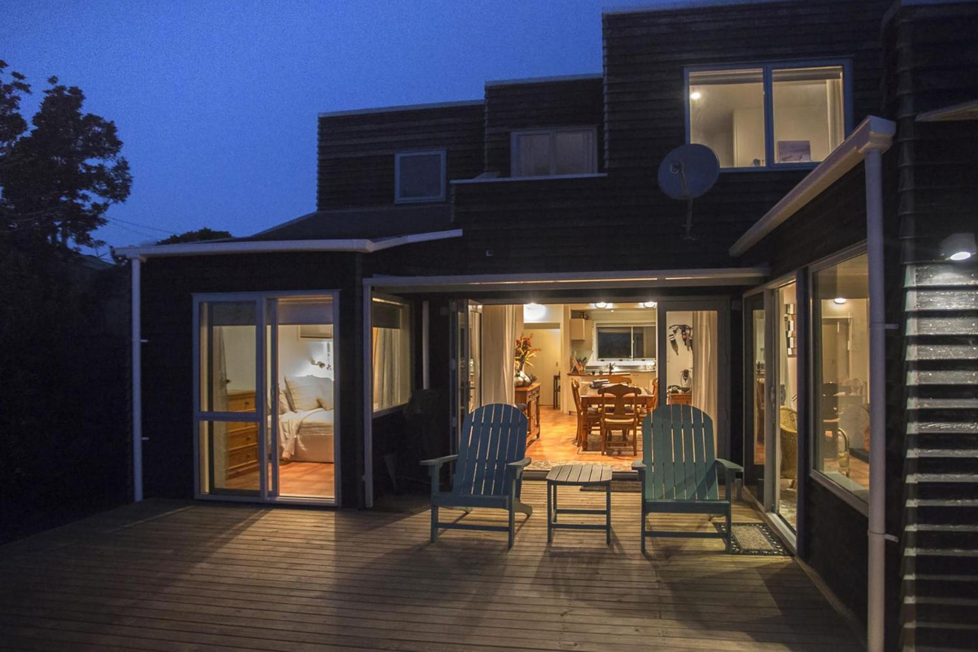 Chester Cottage Beachfront Oakura Bagian luar foto