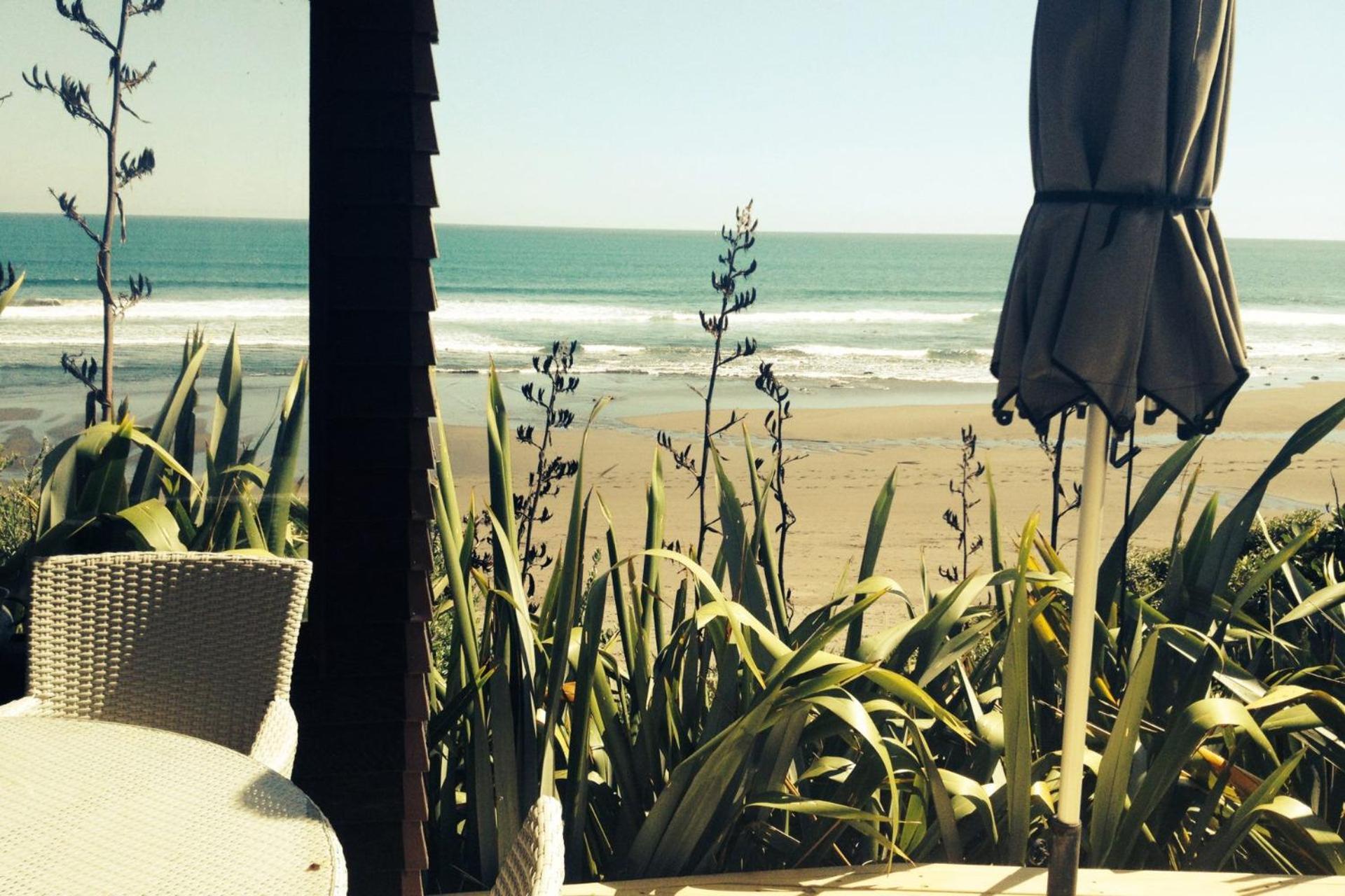 Chester Cottage Beachfront Oakura Bagian luar foto