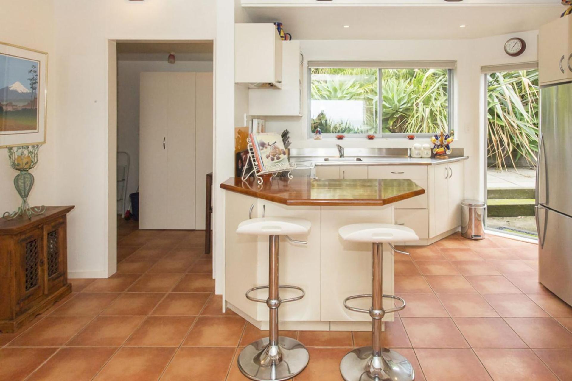 Chester Cottage Beachfront Oakura Bagian luar foto